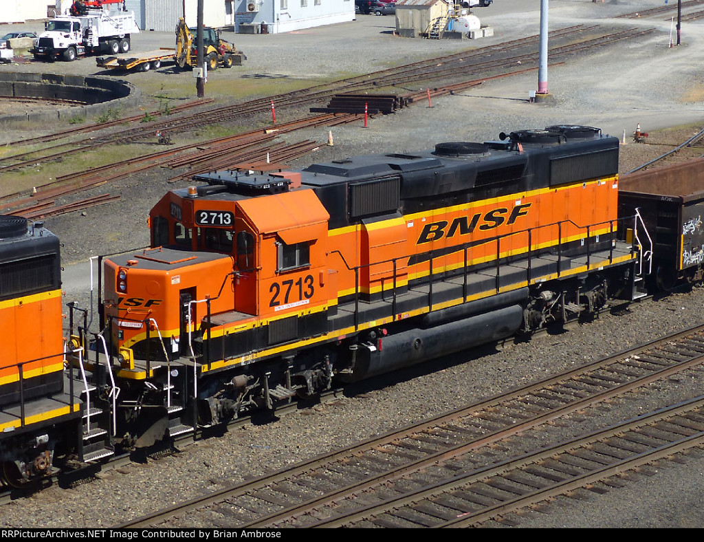 BNSF GP39-2 2713